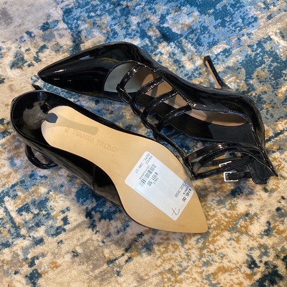 IVANKA TRUMP - Picture 2 of 2